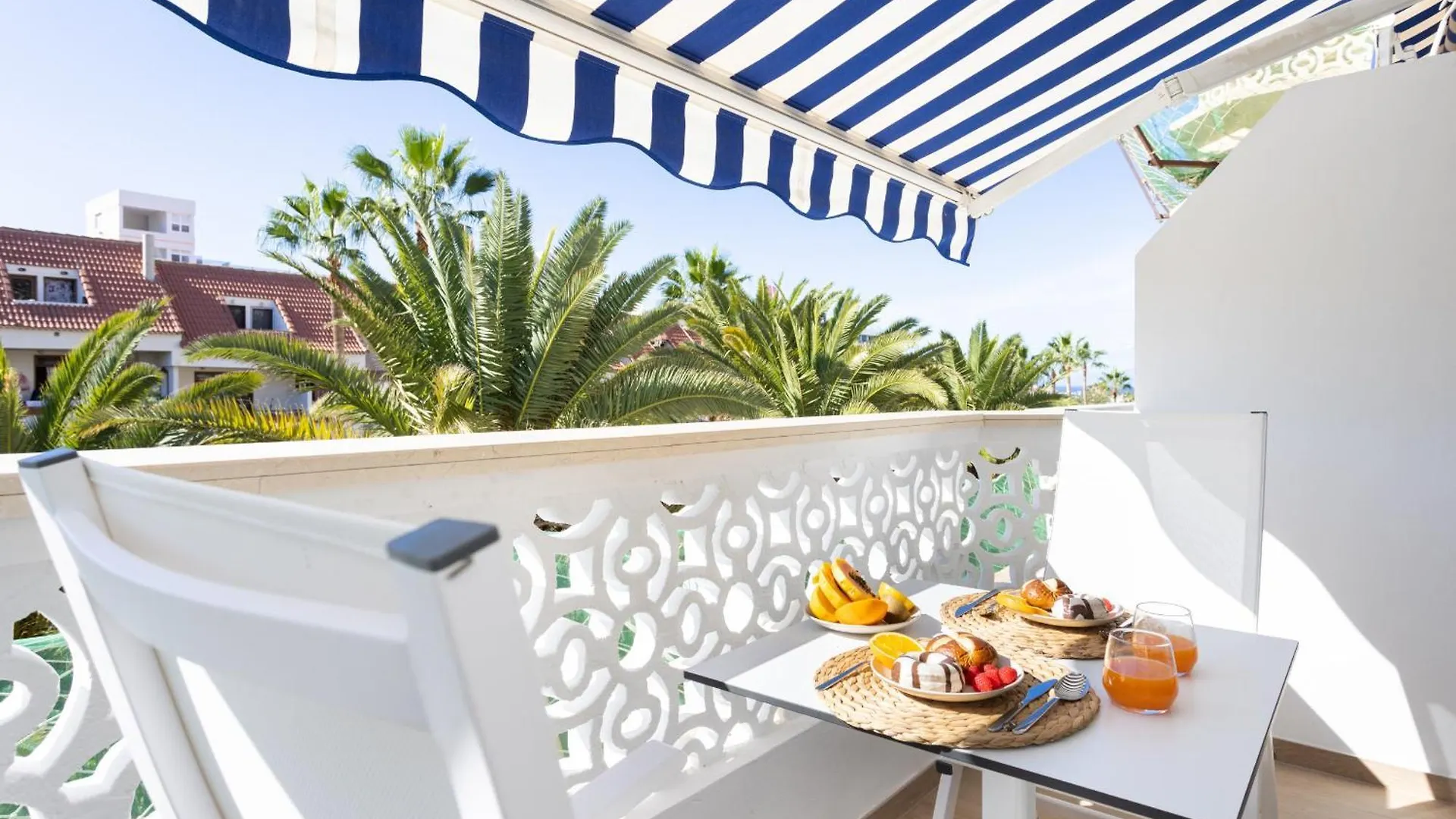 Friendly Place To Be Playa de las Americas